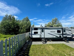 Property grounds - RV in Downtown Palmer, Close to Everything, Fiber-Fed WiFi (Palmer)