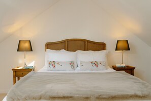 3 bedrooms, iron/ironing board, free WiFi, bed sheets - Stables Cottage, Nethybeodge (Nethybridge)