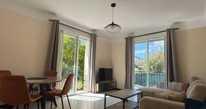 T3 entièrement climatisé avec jardin, place de parking et belle terrasse à PRADES