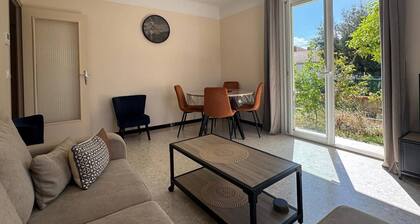 T3 entiÚrement climatisé avec jardin, place de parking et belle terrasse à PRADES