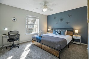 2 bedrooms, desk, WiFi, bed sheets