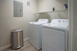 Interior - Charming 2-bedroom apartment with WiFi, AC in pleasant Austin (Austin)