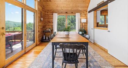 Hilltop Cabin w/ Stunning Views Minutes to Homestead Resort