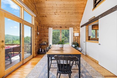 Hilltop Cabin w/ Stunning Views Minutes to Homestead Resort