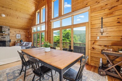 Stunning Views Hilltop Cabin Near Homestead Resort!