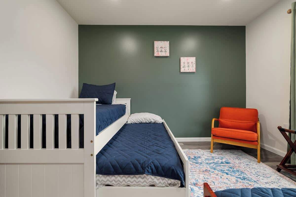 3 bedrooms, iron/ironing board, travel crib, WiFi