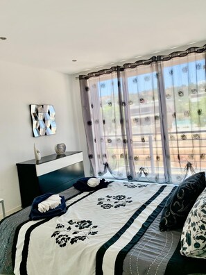 4 bedrooms, WiFi, bed sheets