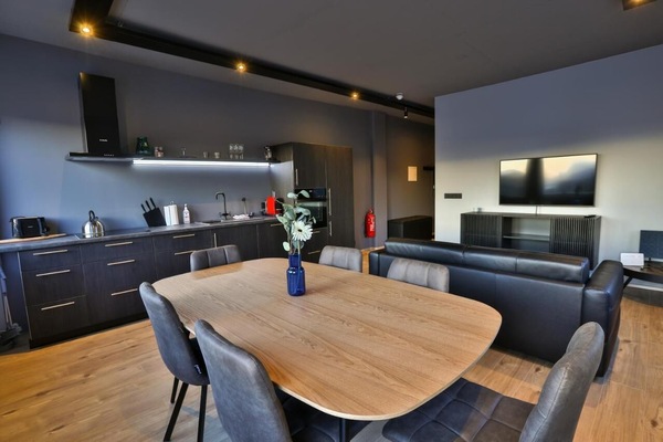Deluxe Apartment | Desk, iron/ironing board, free WiFi