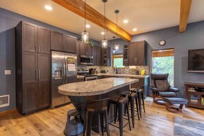 Refrigerador, microondas, horno, placa de cocina