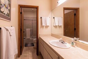 淋浴设施、按摩浴缸、毛巾