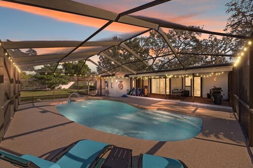 Tampa House: Pool • Prime Location • Near Attractions/Fairgrounds/USF • Parking