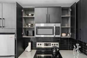 Micro-ondes, four, plaque de cuisson, lave-vaisselle