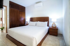 2 bedrooms, iron/ironing board, internet