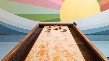 Shuffle board