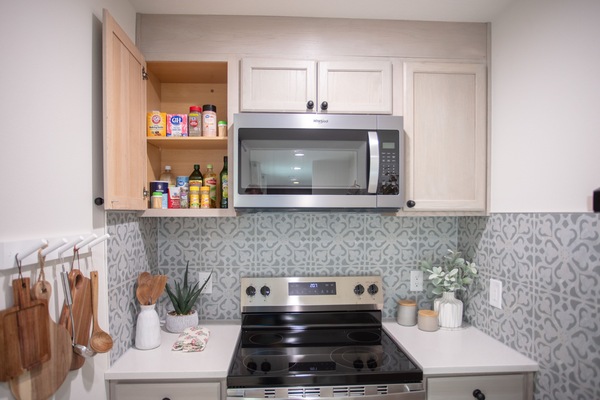 Refrigerador, microondas, horno, placa de cocina