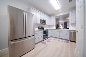 Micro-ondas, fogão, cooktop, lava-louças