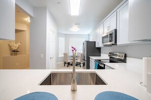 Micro-ondas, fogão, cooktop, lava-louças