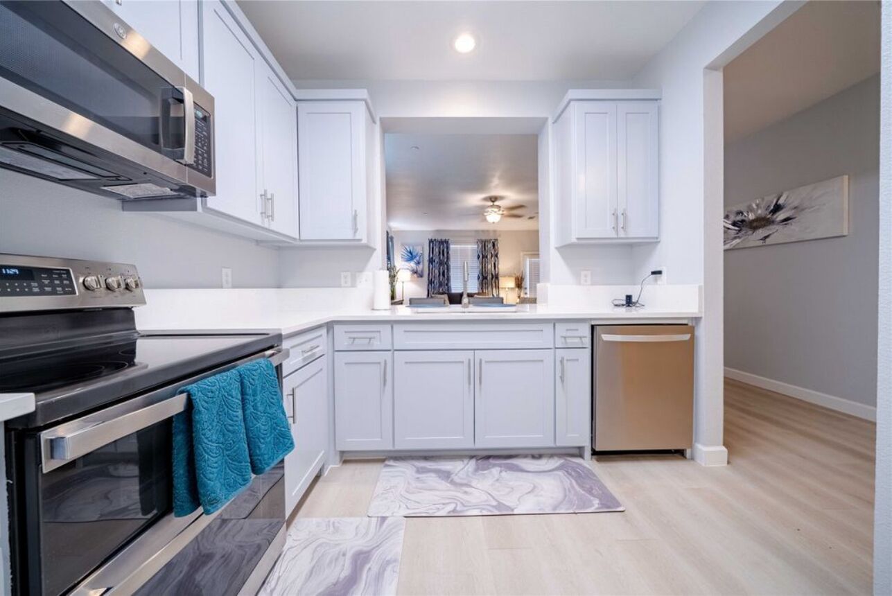 Microondas, horno, placa de cocina, lavavajillas