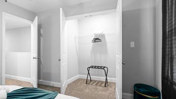 2 dormitorios, escritorio, tabla de planchar con plancha y wifi gratis