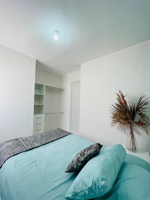 Apartamento conforto, vista para o jardim | Ferros/tábuas de passar roupa, Wi-Fi de cortesia