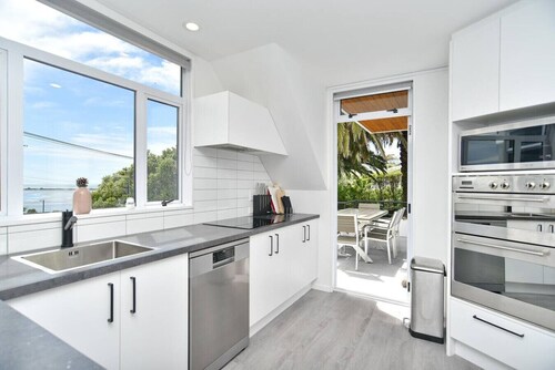 Mount Pleasant Ocean Views 3 bedroom with bathtub