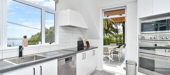 Mount Pleasant Ocean Views 3 bedroom with bathtub