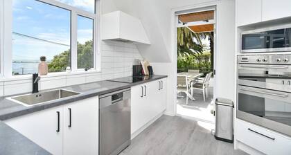 Mount Pleasant Ocean Views 3 bedroom with bathtub