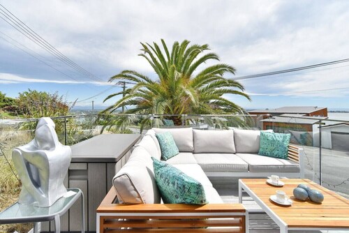 Mount Pleasant Ocean Views 3 bedroom with bathtub