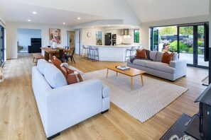 Smart TV, fireplace, ping pong, offices