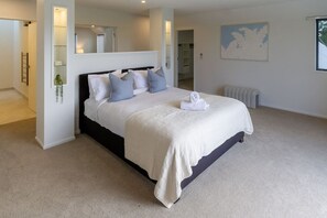 4 bedrooms, desk, iron/ironing board, travel cot