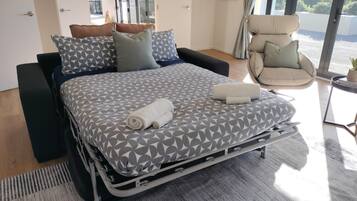 4 bedrooms, desk, iron/ironing board, travel cot