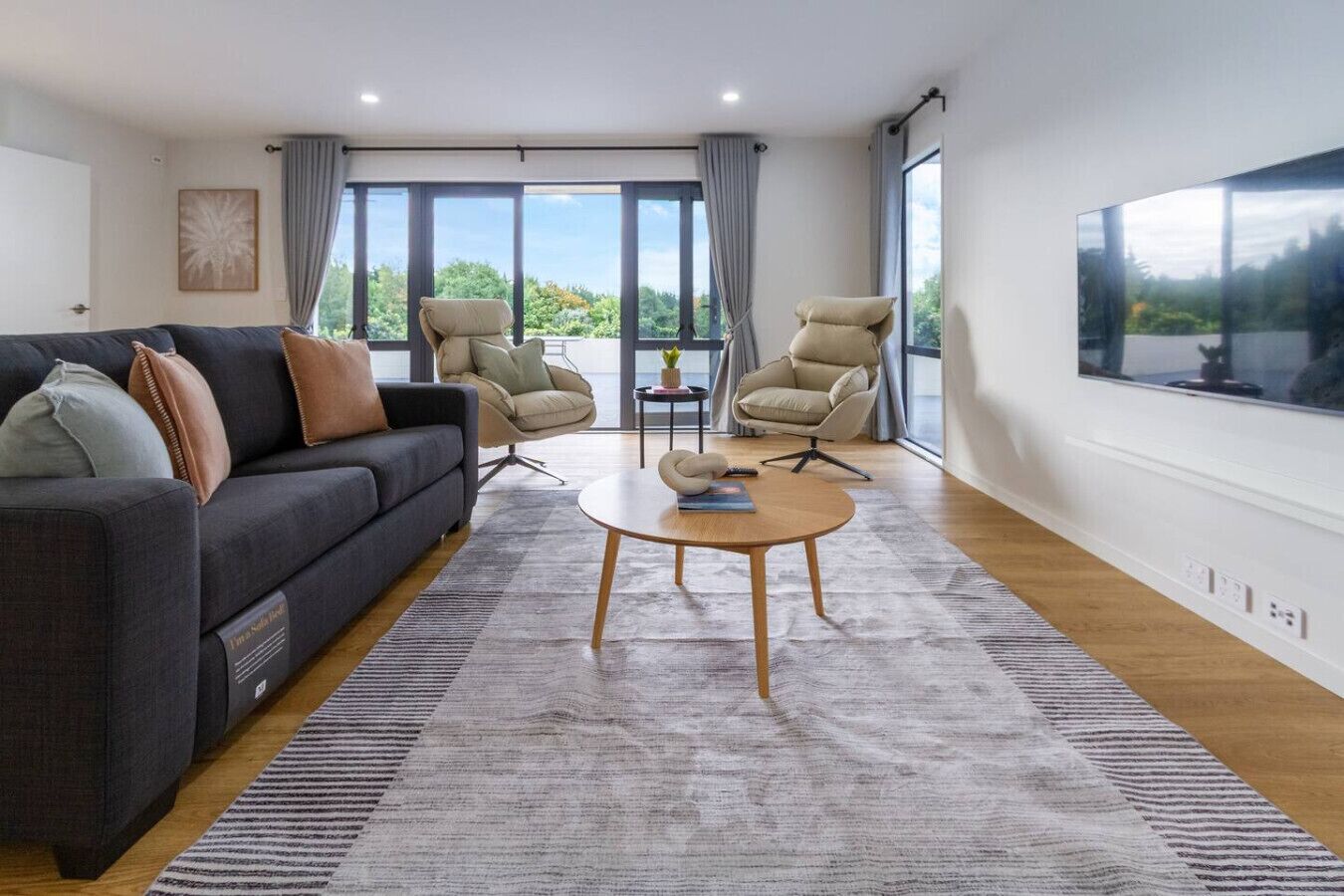 Smart TV, fireplace, ping pong, offices