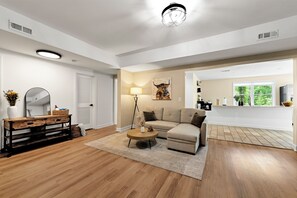 Smart TV, table tennis