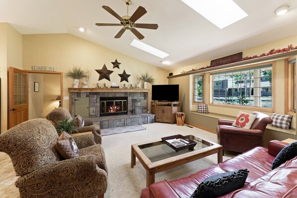 Smart TV, fireplace, table tennis