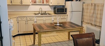 Honey Comb Hideout 3Br. House Albany