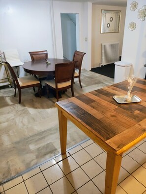 Dining - Honey Comb Hideout 3Br. House Albany (Albany)