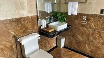 Deluxe Double or Twin Room, 2 Single Beds | Bathroom | Slippers