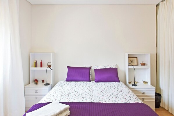 Iron/ironing board, WiFi, bed sheets