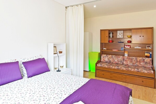 1 bedroom, iron/ironing board, WiFi, bed sheets