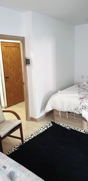 Iron/ironing board, travel crib, WiFi, bed sheets