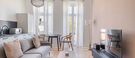 Télévision, chaîne hi-fi