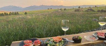 Serene Japanese Home with Breathtaking Views in Oregon — Only 15 Min to Joseph