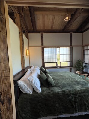 1 bedroom, free WiFi, bed sheets - Serene Japanese Home with Breathtaking Views in Oregon — Only 15 Min to Joseph (Enterprise)