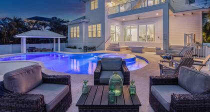 Beach Fanta Sea | Rooftop Views, Heated Pool, Steps to Lido Beach & St. Armands Circle