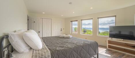 3 bedrooms, iron/ironing board, free WiFi, bed sheets