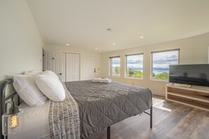 3 bedrooms, iron/ironing board, free WiFi, bed sheets - Fireweed Chalet (Homer)