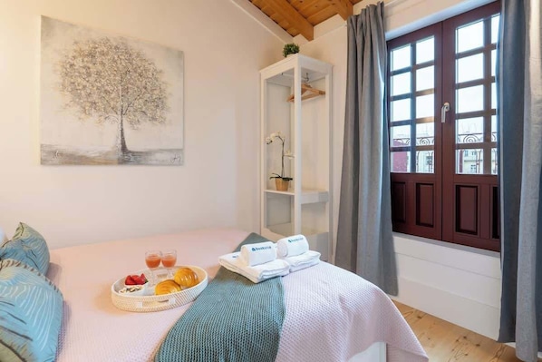 2 bedrooms, iron/ironing board, travel cot, free WiFi