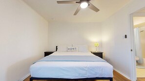 1 bedroom, free WiFi, bed sheets - Close to the Beach, Golf Cart Access, Parking for 2 (Port Aransas)