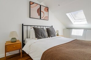 1 bedroom, iron/ironing board, WiFi, bed sheets - Blueground | Estrela, river view, nr Praça do Comércio (Lisbon)