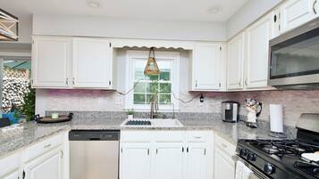 Mikrobølgeovn, ovn, kogeplade, opvaskemaskine